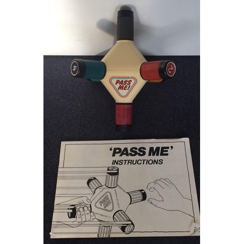 1806 - A vintage 'Pass Me' game, by Electroplay. Complete with original instructions. Untested.