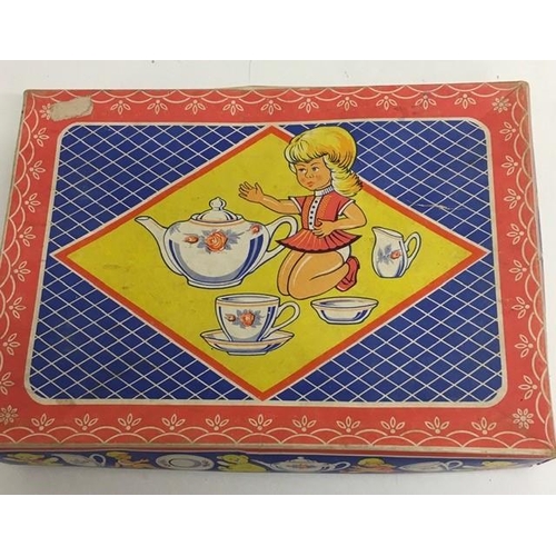 1957 - A vintage child's teaset, with original box.