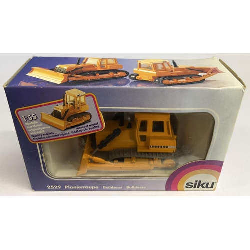 2453 - Siku 2529 1:55 Bulldozer.