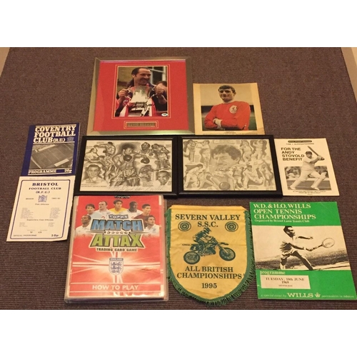 730 - A mixed lot of sports memorabilia. Includes a David Seaman signed photo, Roger Hunt signed picture, ... 