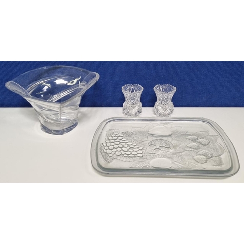 214A - A quantity of glass & crystal ware, to include a modern design crystal bowl, two thistle vases & a f... 