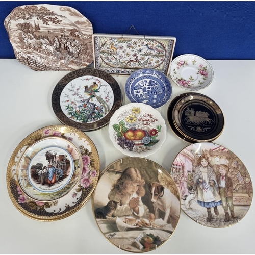 625G - A collection of sixteen decorative ceramic plates, to include a 'Copeland' 'Reynolds' dish, 'Johnson... 