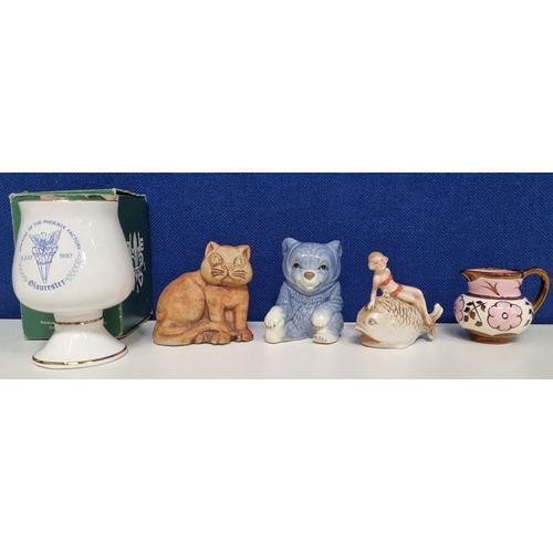 625J - A collection of five smaller, ornamental ceramics. To include an attractive 'Szeiler' bear, a Deco f... 