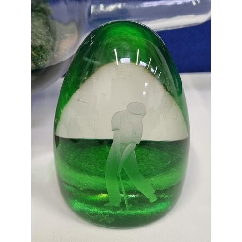 643 - A hand-made, artisan golfing theme diorama inside a whisky bottle (originally presented as an award ... 