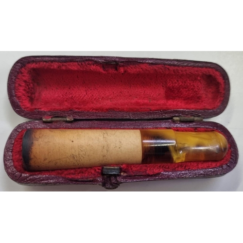 662 - An early 20th century cheroot holder, in its original red velvet lined presentation box. Made with s... 