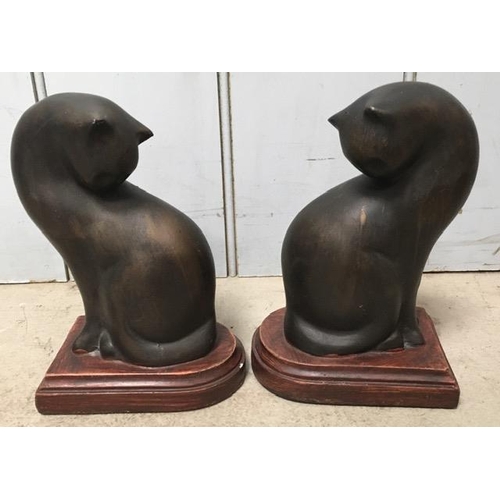 692 - A pair of bronzed, feline bookends/ornaments. Height 20cm.