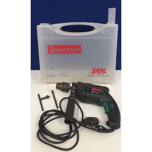 784 - A SKIL 550-watt electric drill, with case. Tested & appears in full working order.