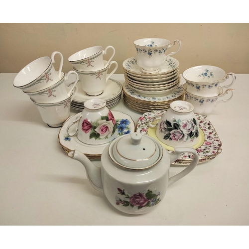 621B - A selection of vintage teacups & saucers, together with a matching teapot. Makers include 'Royal Alb... 