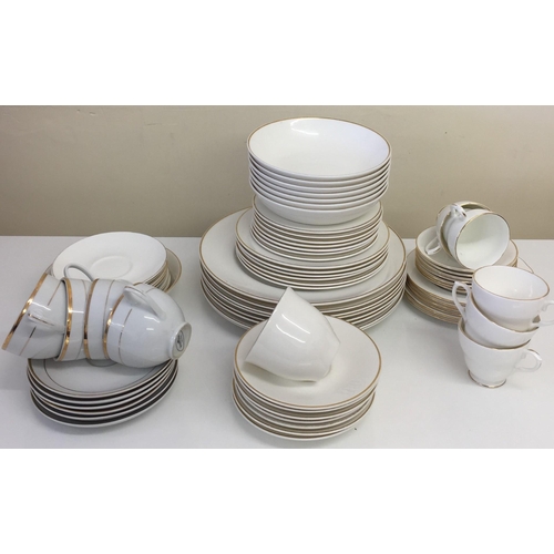 624M - A Doulton 'Imagination' dinner set & similar. To include eight dinner plates, six side plates, seven... 