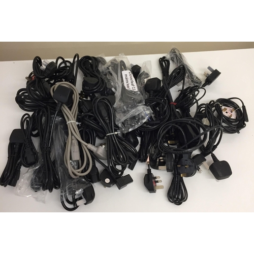 3089 - A large quantity of approximately 30 cables/leads. Mainly kettle leads & figure of 8 leads.