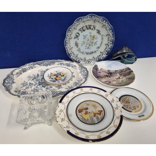 547A - An eclectic collection of ten vintage glassware and ceramic items. Various makes to include 'Poole',... 