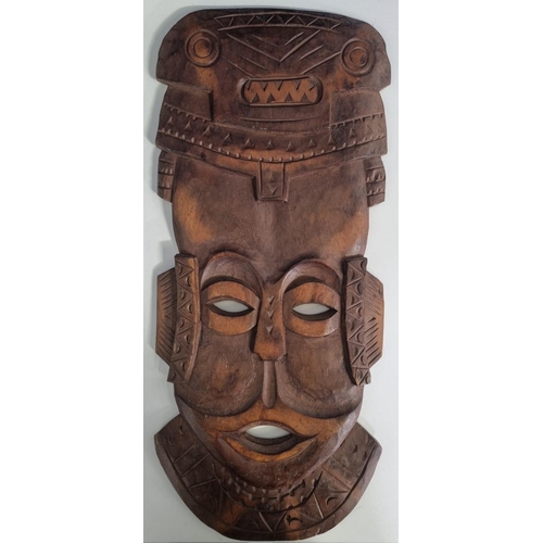 659 - A 20th century, vintage hand-carved African face mask. Age-acquired patination to face, with close c... 