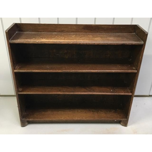 80 - An early 20th century, oak open bookcase, with two height adjustable shelves. Dimensions(cm) H83, W9... 