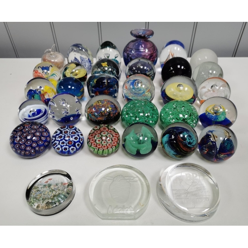 215 - A large collection of thirty-three good quality glass paperweights. To include a variety of patterns... 