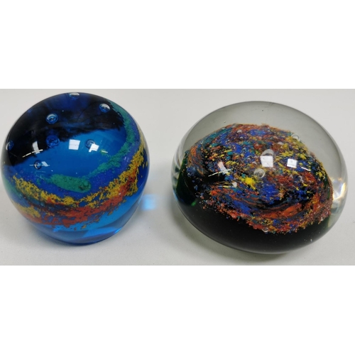 215 - A large collection of thirty-three good quality glass paperweights. To include a variety of patterns... 