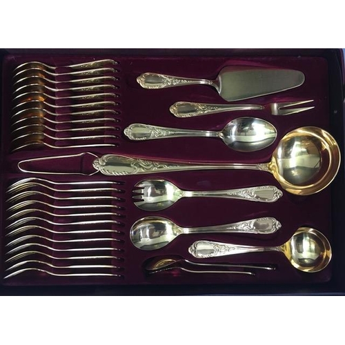 426 - A cased, 24ct gold-plated, twelve-place canteen of cutlery, by 'Solingen'. Sixty-nine pieces in tota... 