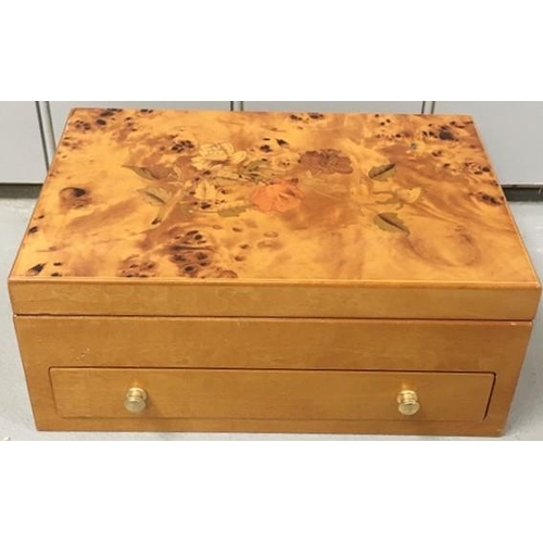 638 - A contemporary jewellery box, with a hinged lid, tray & single drawer, all in a beech/burr-coloured ... 