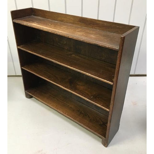 80 - An early 20th century, oak open bookcase, with two height adjustable shelves. Dimensions(cm) H83, W9... 