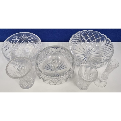 214K - Six items of good quality glassware, mostly crystal. To include three large decorative bowls, one fo... 