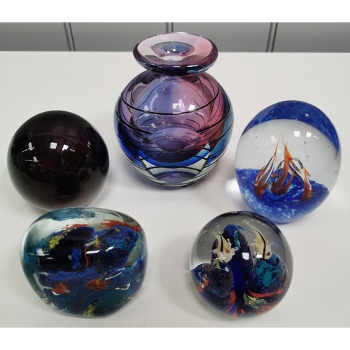 215 - A large collection of thirty-three good quality glass paperweights. To include a variety of patterns... 