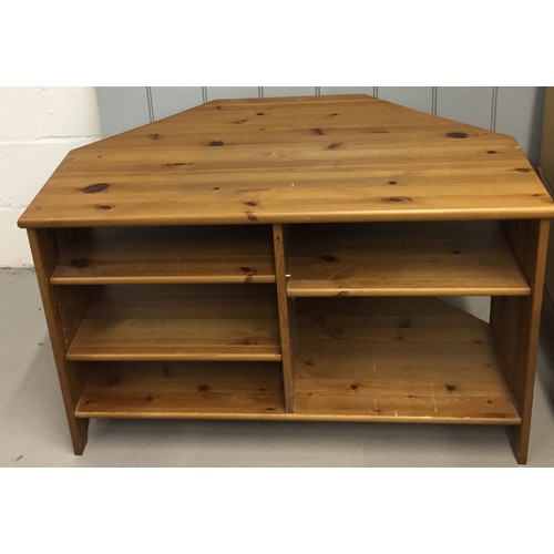 132 - A pine TV stand. Dimensions(cm) H61, W100, D63.