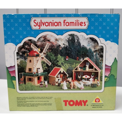 4225 - Sylvanian Families The Vandykes (Otters).  Manufacturer/Model No: Tomy 3032.  Unchecked for complete... 