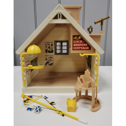 4229 - Sylvanian Families Lock-keeper's Cottage.  Manufacturer/Model No: Tomy 3035.  Unchecked for complete... 