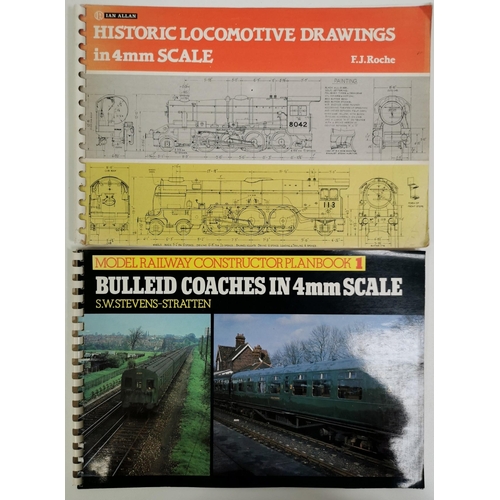 2542 - A collection of fourteen model railway & trains reference books & five booklets. To include 'Early T... 