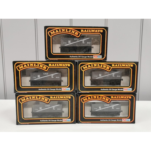 2710 - A collection of seven, boxed Palitoy Mainline OO gauge wagons & a Pullman coach. To include model no... 