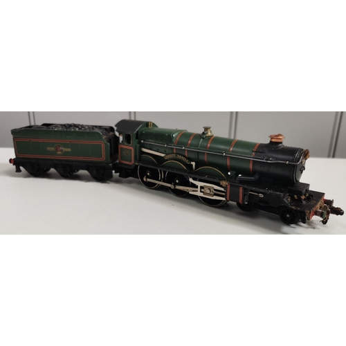 2733 - An unboxed Hornby-Dublo 4-6-0 B.R. Locomotive & Tender 'Cardiff Castle', together with a Trix Class ... 