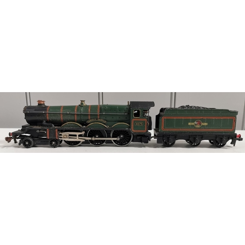 2733 - An unboxed Hornby-Dublo 4-6-0 B.R. Locomotive & Tender 'Cardiff Castle', together with a Trix Class ... 