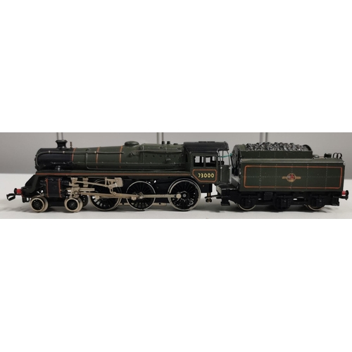 2733 - An unboxed Hornby-Dublo 4-6-0 B.R. Locomotive & Tender 'Cardiff Castle', together with a Trix Class ... 