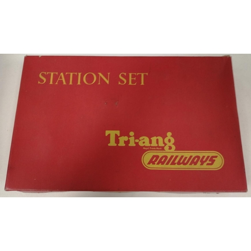 2754 - Rovex Scale Models Ltd Tri-ang Railways 'Wigan' Station Set, with original box. Model no.R81.