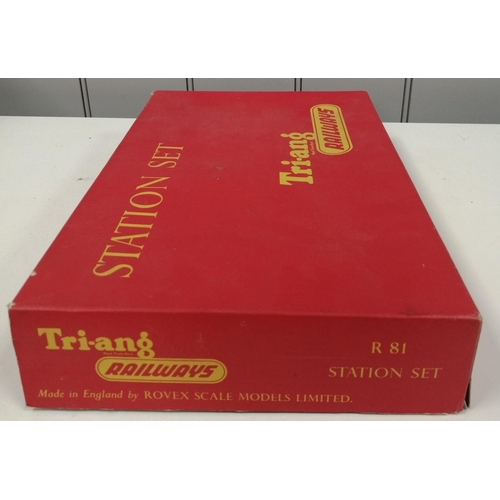 2754 - Rovex Scale Models Ltd Tri-ang Railways 'Wigan' Station Set, with original box. Model no.R81.