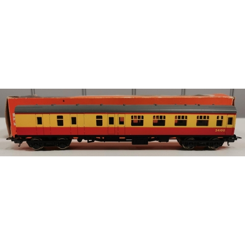 2770 - A pair of boxed, HO scale, Lima coaches. Model no.'s 9145 & 9320.