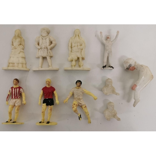 1871 - A selection of approximately twenty-six plastic figures, from various vintage manufacturers & toy se... 