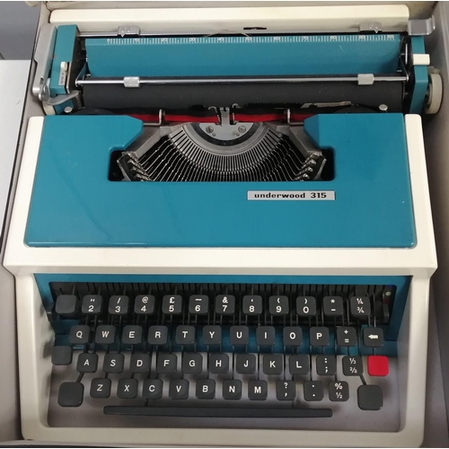 1497 - A vintage 'Underwood 315' manual typewriter, with original case.