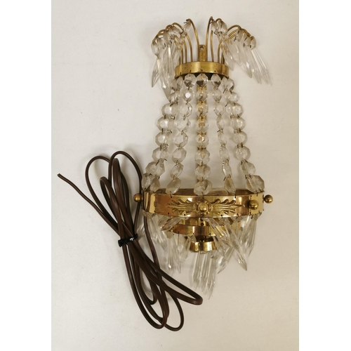 1559 - A vintage wall mounted chandelier style wall light. Will require re-wiring. Height 25cm.