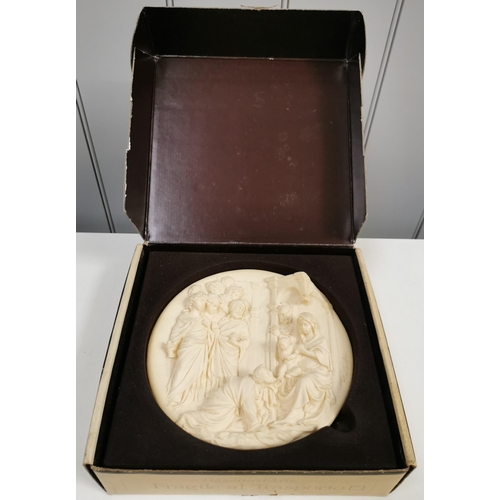 511 - An ornamental plate, by 'The Bradford Exchange', in presentation box, depicting 'Adoration of the Ma... 