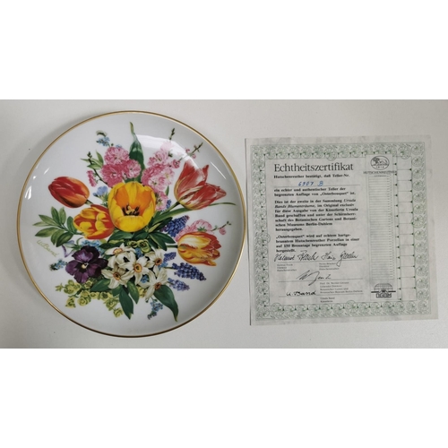 577 - A collection of three boxed display plates. Each complete with certificates of authenticity. Top inc... 