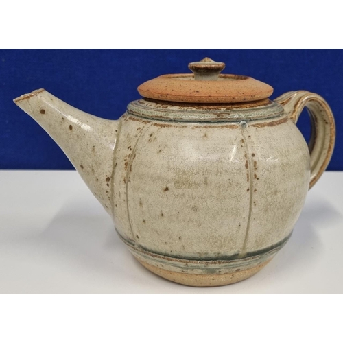 610 - An unsigned Richard Batterham (1936-2021) stoneware teapot, with cut-side detail. A well-known studi... 