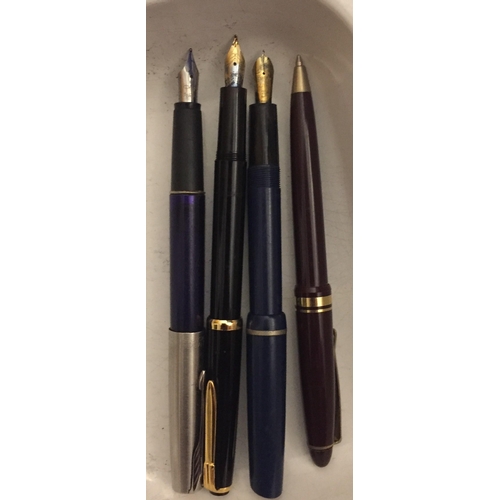 687 - A collection of four vintage pens. To include a 'Parker' & an 'Osmiroid' fountain pens etc.