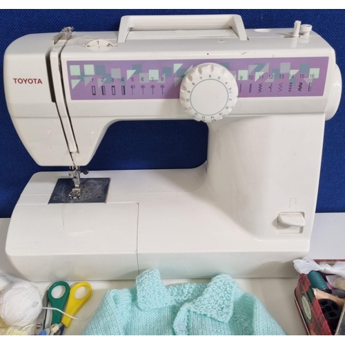 819 - A vintage 'Toyota' 'DC30' sewing machine (without power lead), together with a quantity of accessori... 