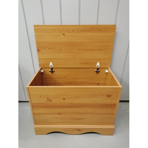 1029 - A Pine-effect blanket box, with hinged lid. Dimensions(cm) H51, W69, D39.