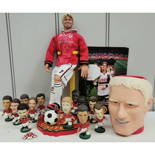 A collection of Manchester United figures & mug. To include