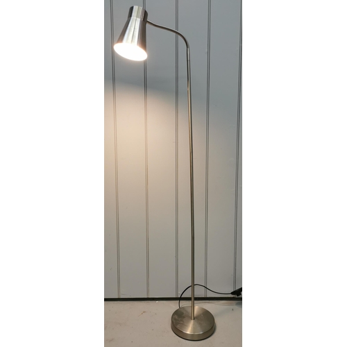 1561 - A tall, free-standing, stainless-steel spot lamp, with articulating/flexible neck. PAT test pass & f... 