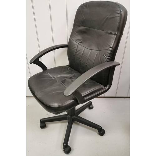 121 - A height-adjustable, swivel manager's chair. Dimensions(cm) H110(53 to seat), W63, D56.