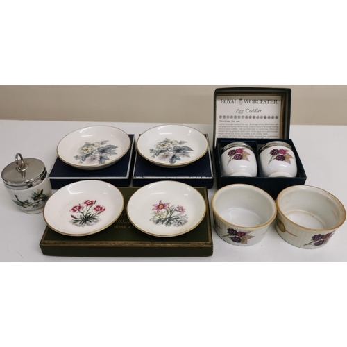 546 - A selection of nine 'Royal Worcester' items. To include two pairs of boxed pin dishes, a pair of box... 