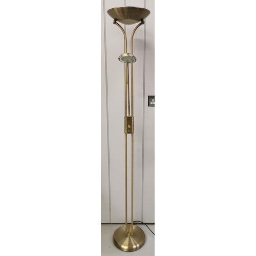 774 - A good quality free-standing brass uplighter & reading light double-headed adjustable lamp, with dim... 