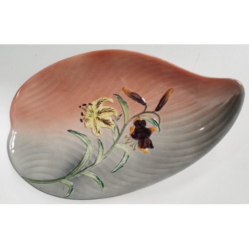 1400 - A pretty, ceramic leaf-shaped serving dish, with floral design, by 'Shorter & Son Ltd', Staffordshir... 